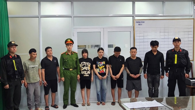 Những nghi can bị bắt vì sản xuất thịt bò giả. Ảnh: Công an TP HCM