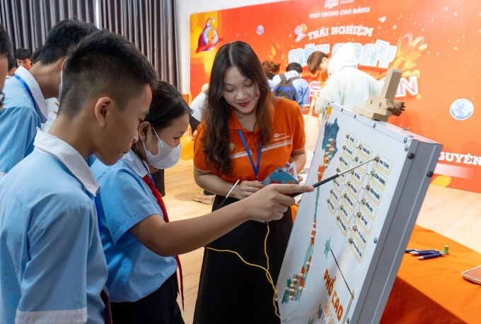 Học sinh THCS tham quan, trải nghiệm chương trình 9+ tại trường Phổ thông Cao đẳng FPT Polytechnic. Ảnh: FPT Polytechnic Webstite