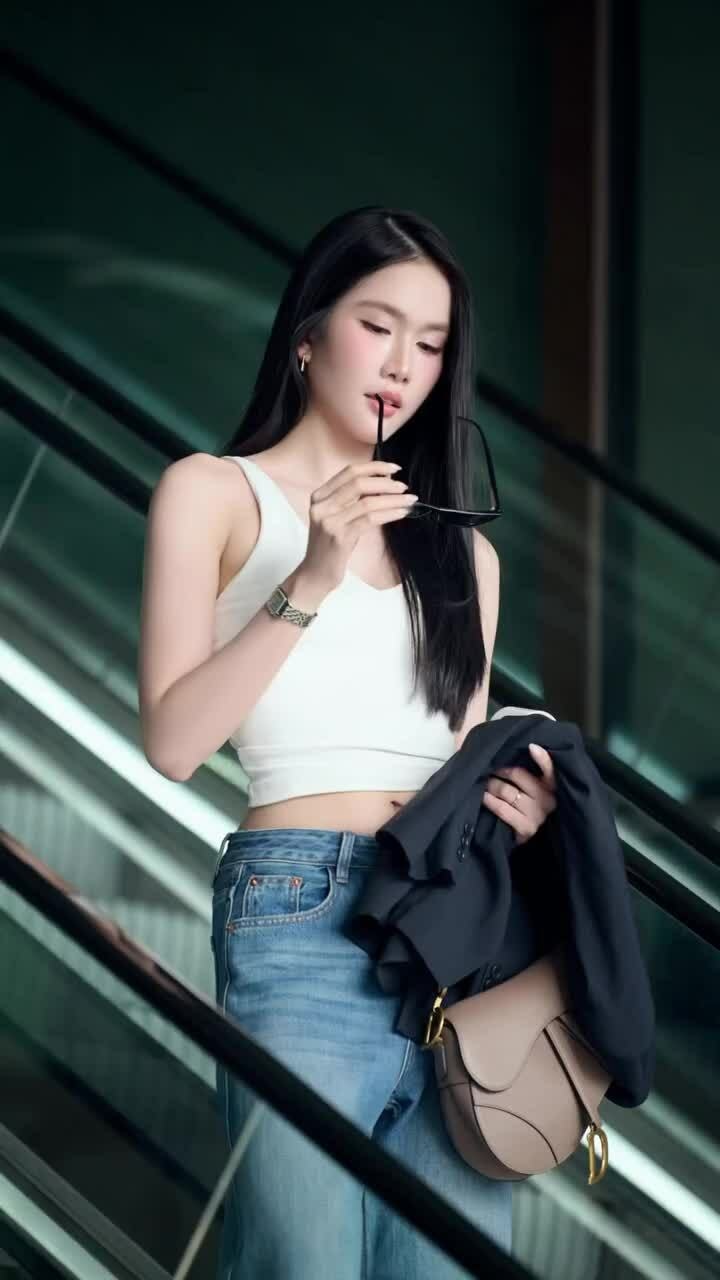 Á hậu Phương Anh theo mốt trạm tỷ