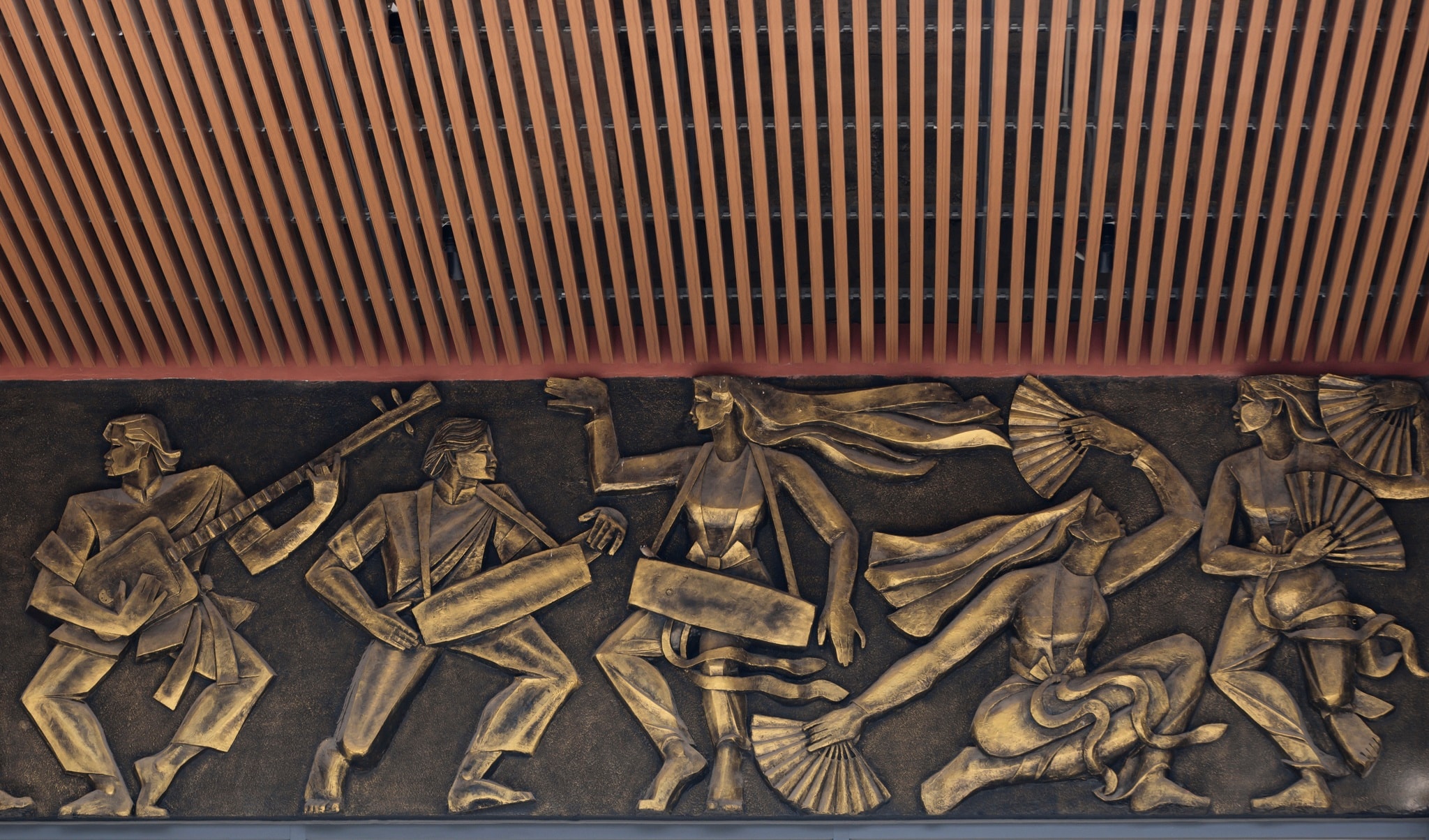 nha hat hoa binh anh 8