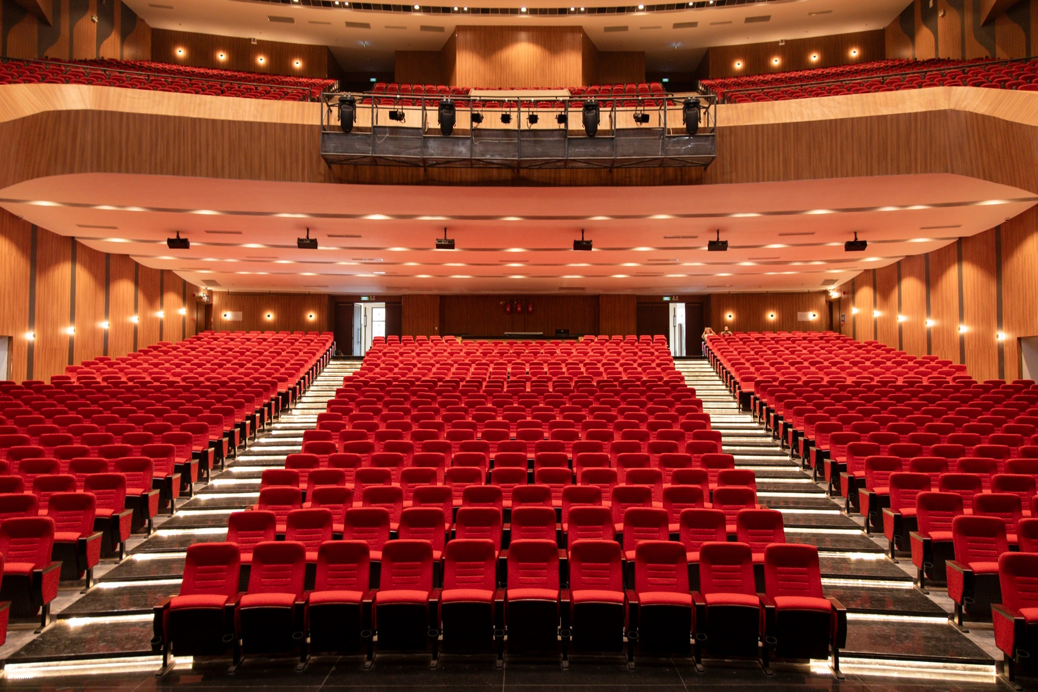 nha hat hoa binh anh 9