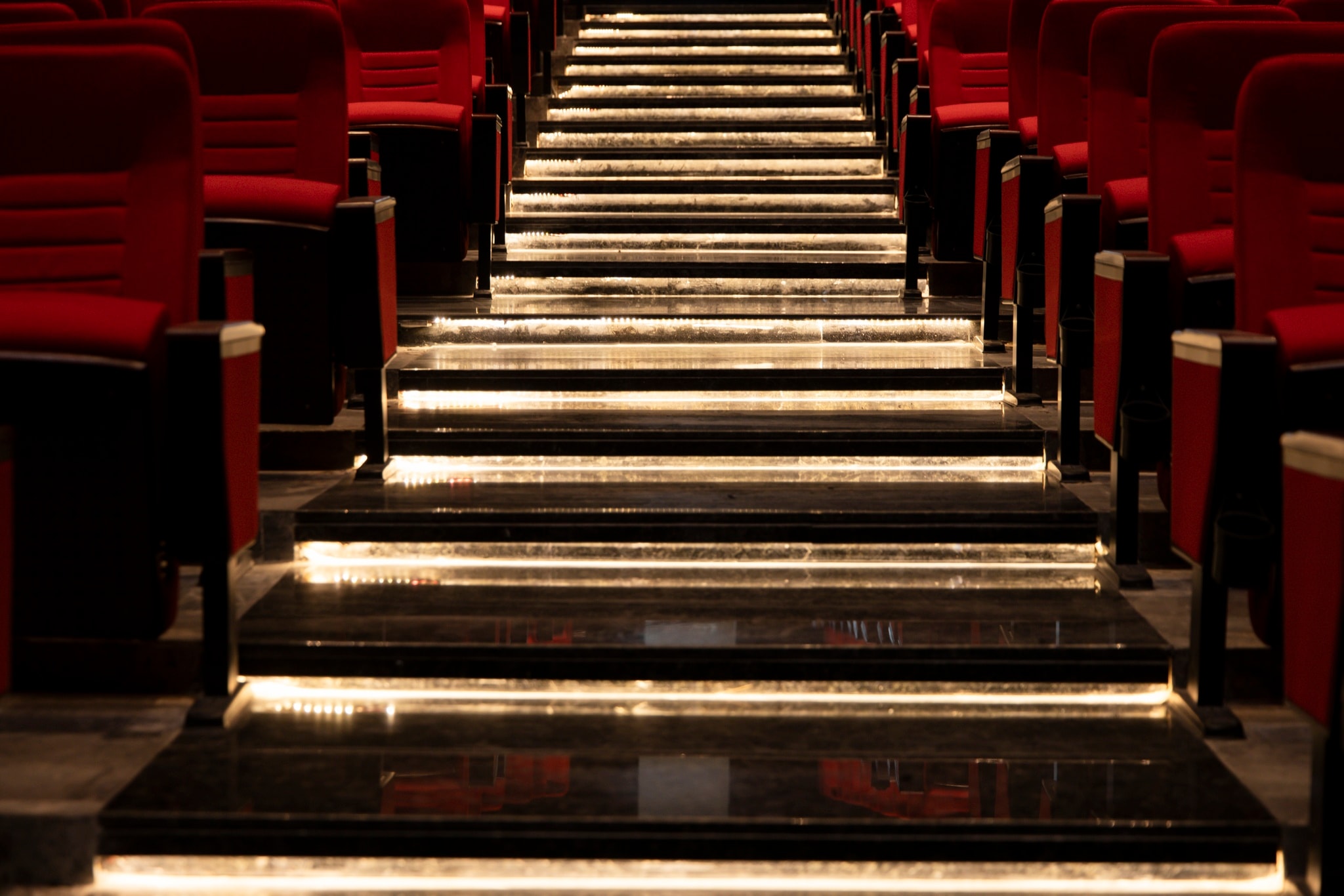 nha hat hoa binh anh 12