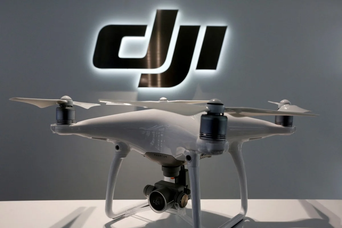 Máy bay không người lái được trưng bày tại cửa hàng chính của DJI. (Ảnh: Reuters)