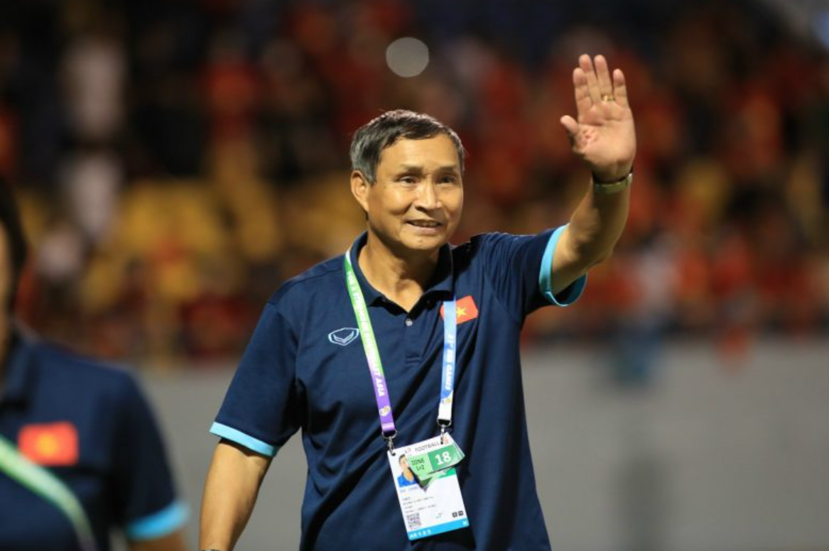 HLV Mai Đức Chung đã chủ động xin rời vị trí dẫn dắt tuyển nữ Việt Nam khi hợp đồng với VFF kết thúc cuối năm 2025. (Nguồn: VFF)