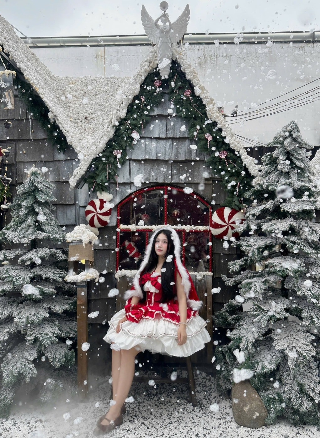 Top 5 quán cà phê ở TPHCM trang trí Giáng sinh rực rỡ, hút khách check-in - 7