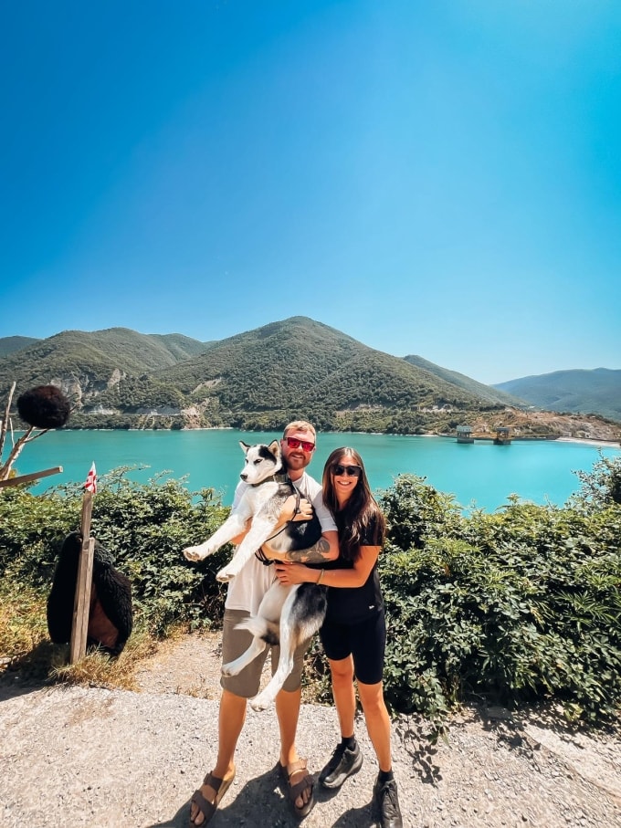 Luke, Sophie và Belle chụp ảnh ở Georgia. Ảnh: NVCC