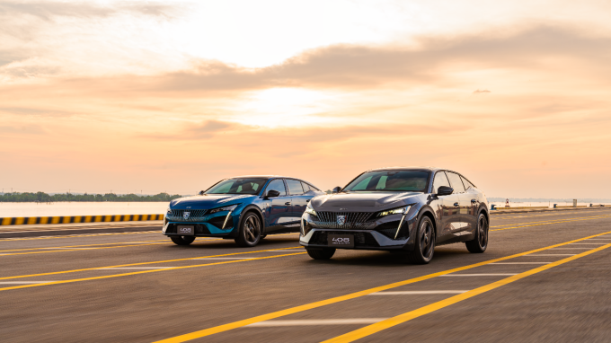 Bộ đôi Peugeot 408 mới tại Việt Nam. Ảnh: Thaco Auto