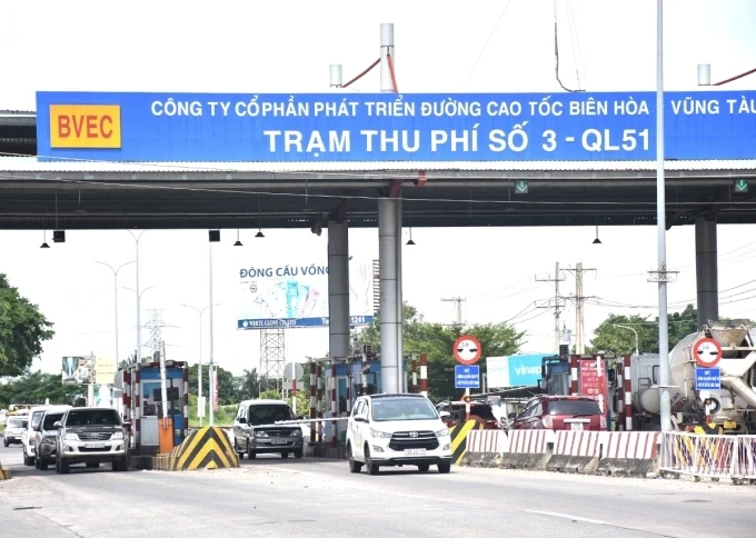 Trạm thu phí T3 trên quốc lộ 51 khi còn thu phí. Ảnh: Trường Hà
