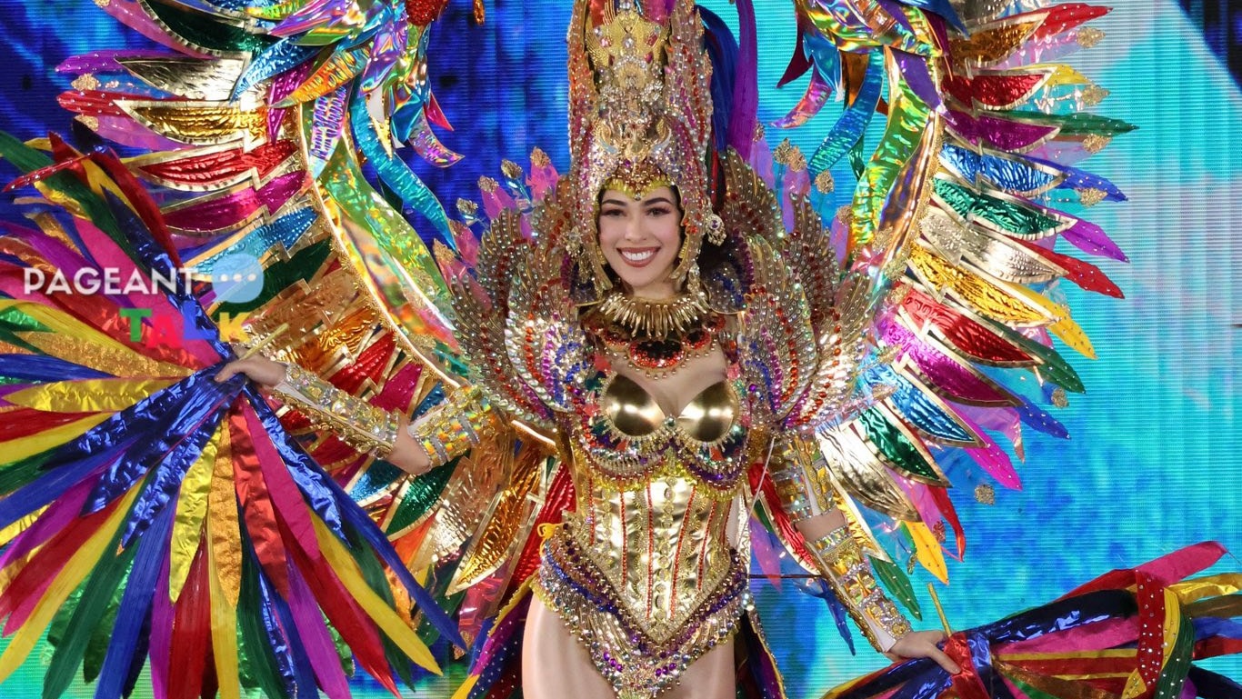 Chelsea Fernandez giới thiệu trang phục carnival