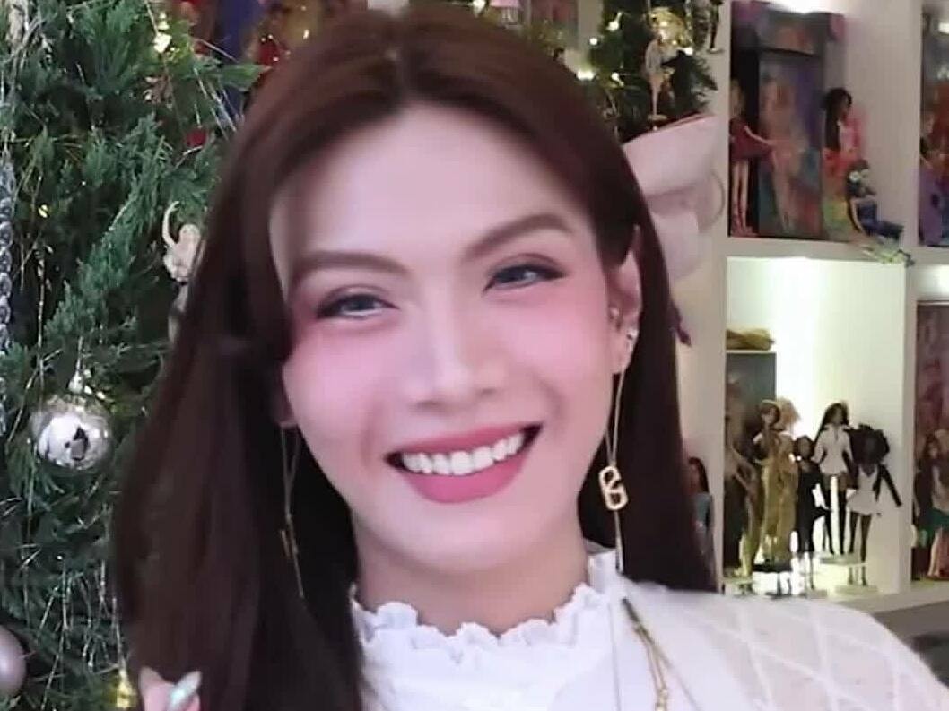 Luna Đào trang trí Giáng sinh trong căn hộ mới mua