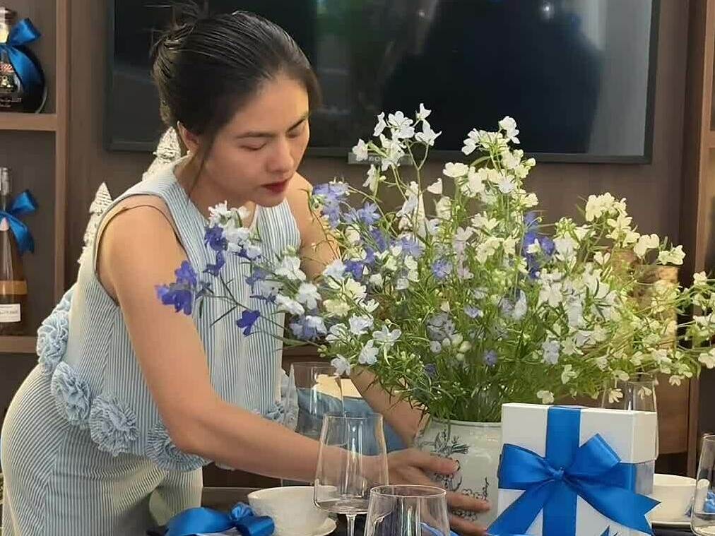 Vân Trang trang trí nhà đón Giáng sinh