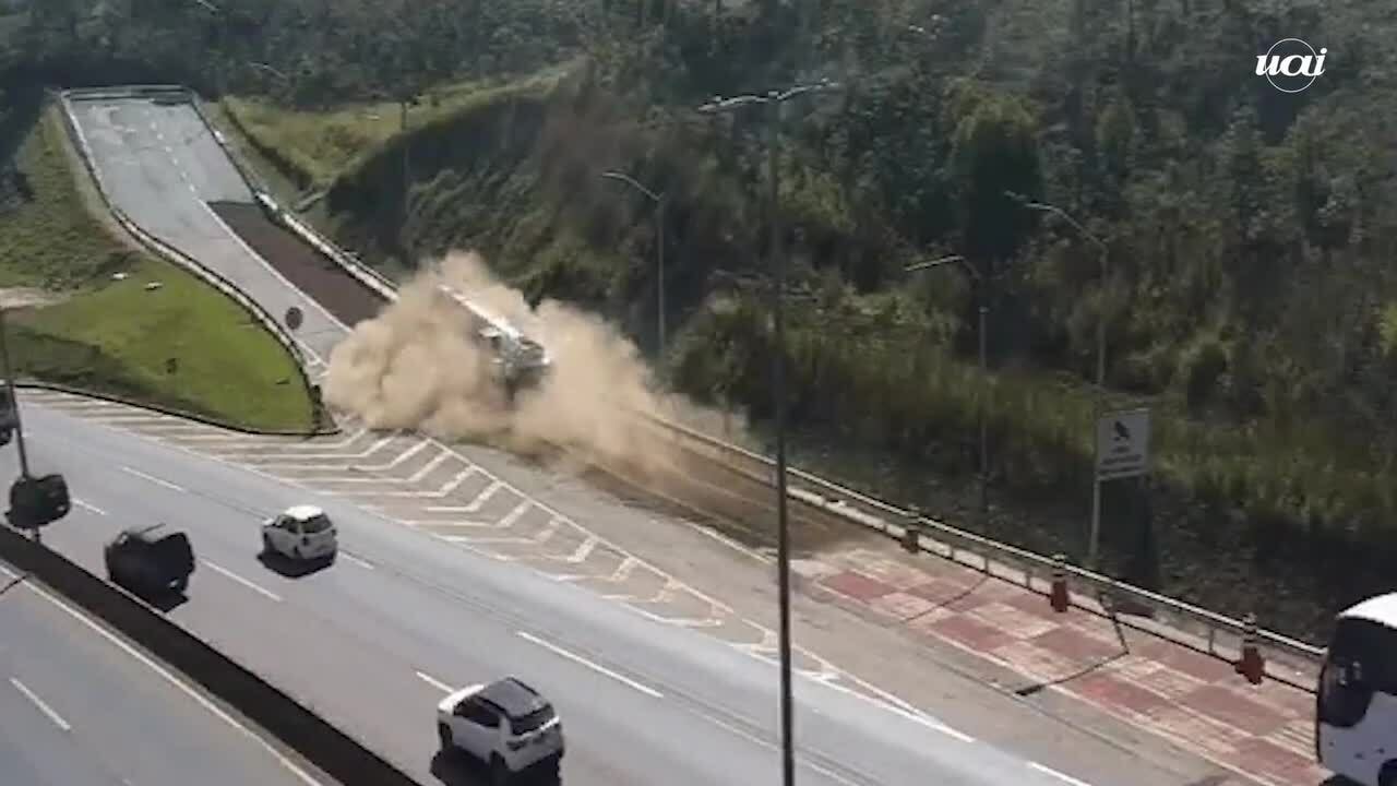 Xe ben mất phanh thoát nạn nhờ đường cứu hộ