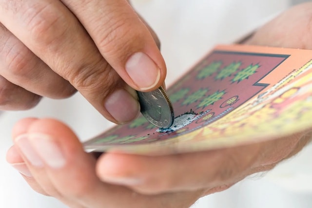 Người đàn ông trúng số hơn 18 tỷ đồng nhờ thói quen của con gái - Ảnh 2.