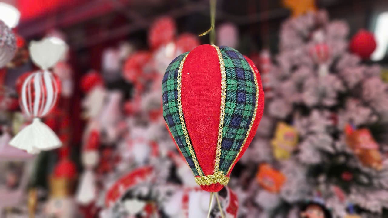 Đồ trang trí Giáng sinh giá "hạt dẻ" xuống phố- Ảnh 10. Đồ trang trí Giáng sinh giá "hạt dẻ" xuống phố- Ảnh 10.