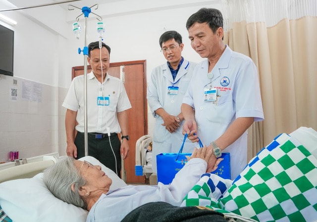 Nghệ sĩ ưu tú Phi Điểu nhập viện do nhiễm trùng huyết- Ảnh 1.