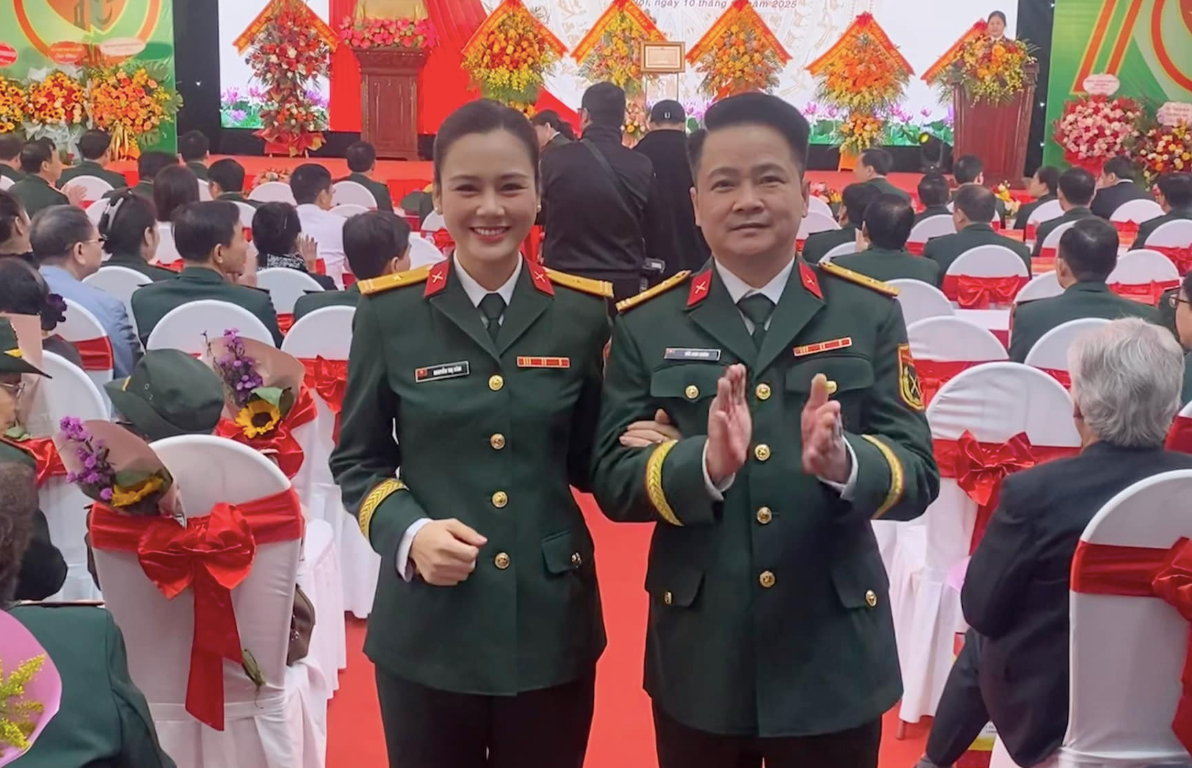 Trung tá Huyền Sâm kết hôn với Thượng tá, NSƯT Đới Quân.