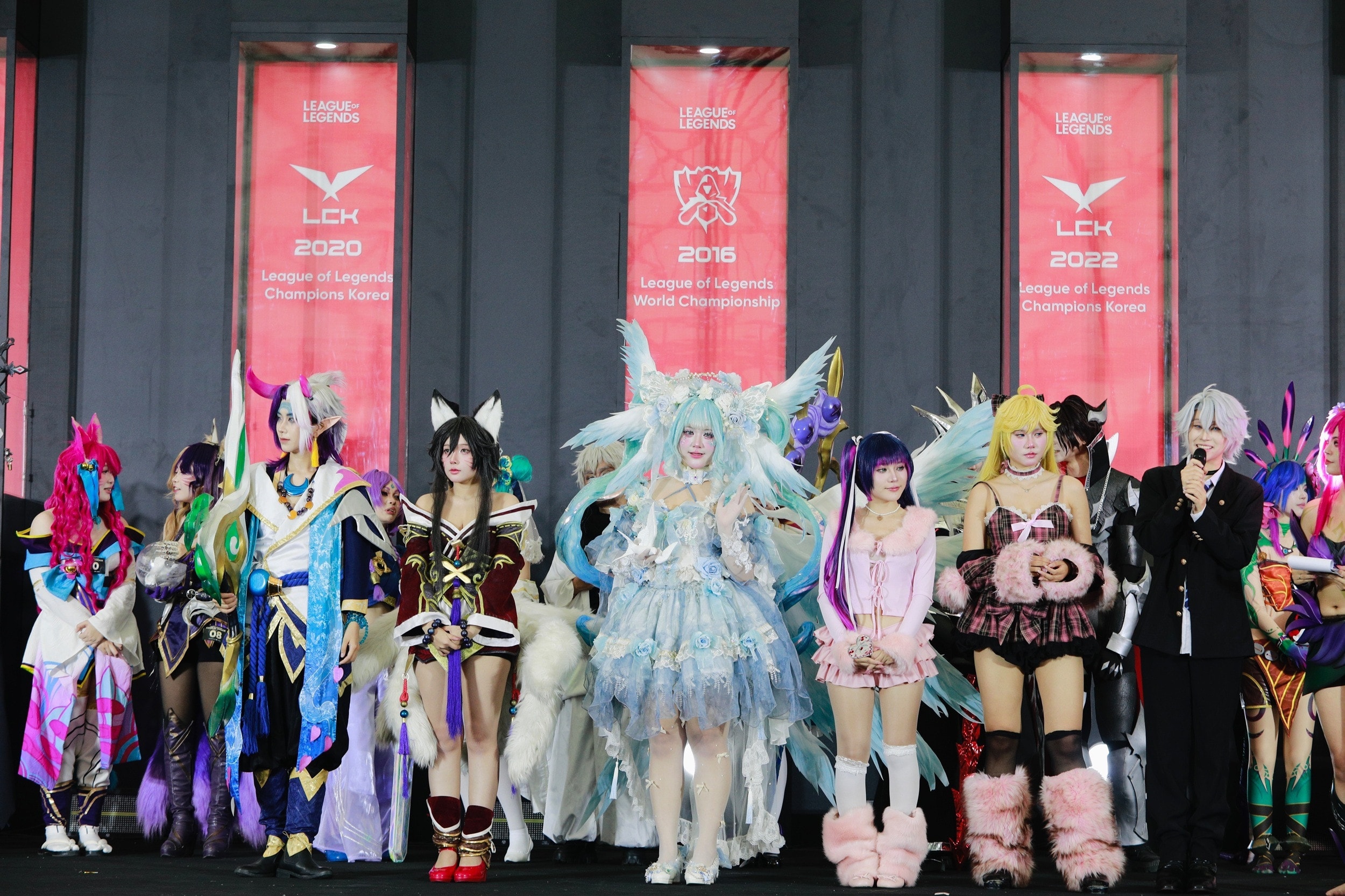Những cosplayer lan tỏa tinh thần eSports văn minh.