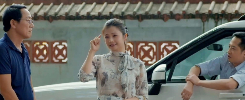 Lời thoại của nhân vật Ánh (Kiều Anh đóng): “Xin được chúc mừng ba mẹ cậu, thế nào mà đẻ một lần được cả trai lẫn gái