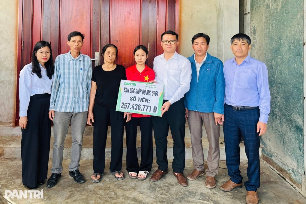 Bạn đọc Dân trí giúp đỡ nữ sinh và 4 em thơ hơn 257 triệu đồng - 1 Bạn đọc Dân trí giúp đỡ nữ sinh và 4 em thơ hơn 257 triệu đồng - 1