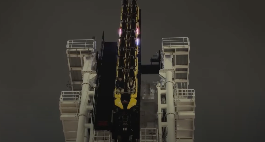 Du khách kể phút kinh hoàng khi bị treo úp ở độ cao 40m trên tàu lượn - 1 Du khách kể phút kinh hoàng khi bị treo úp ở độ cao 40m trên tàu lượn - 1