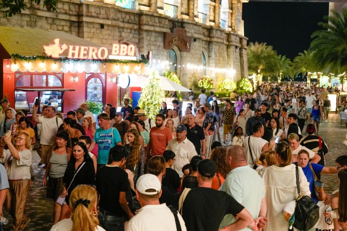 Du khách tham quan đặc khu Phú Quốc, tháng 12/2025. Ảnh: Thành Nguyễn