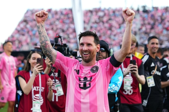 Messi mừng chức vô địch MLS Cup 2025, sau khi Inter Miami đánh bại Vancouver Whitecaps 3-1 ở chung kết trên sân Chase ngày 6/12/2025. Ảnh: Reuters