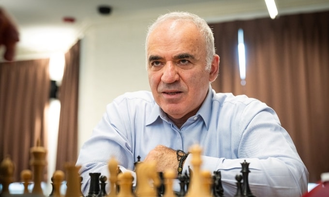 Garry Kasparov tại giải Clutch Chess ở St Louis, Missouri, Mỹ ngày 13/10/2025. Ảnh: STCC