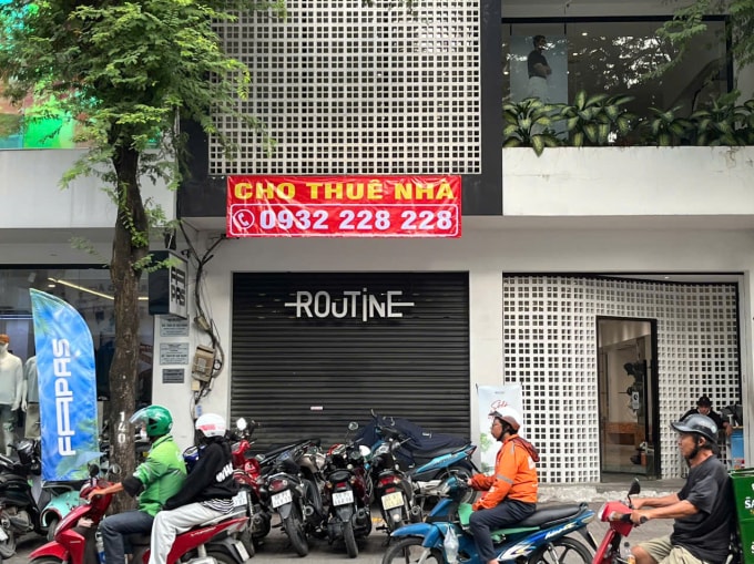 Một mặt bằng đang chào thuê tại TP HCM. Ảnh: Phương Uyên