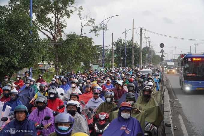 Xe ùn tắc trên đường Nguyễn Thị Định, đoạn gần cảng Cát Lái - điểm đầu dự án, tháng 9/2025. Ảnh: Giang Anh