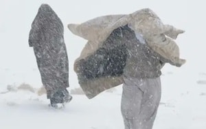 Thời tiết dị thường ở Trung Đông: Tuyết phủ sa mạc, Iran sơ tán 40.000 người- Ảnh 3.