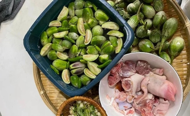 Loại quả mọc dại có vị đắng đặc trưng nay thành đặc sản, đặc biệt ngon khi nấu cùng thịt ba chỉ - Ảnh 5.
