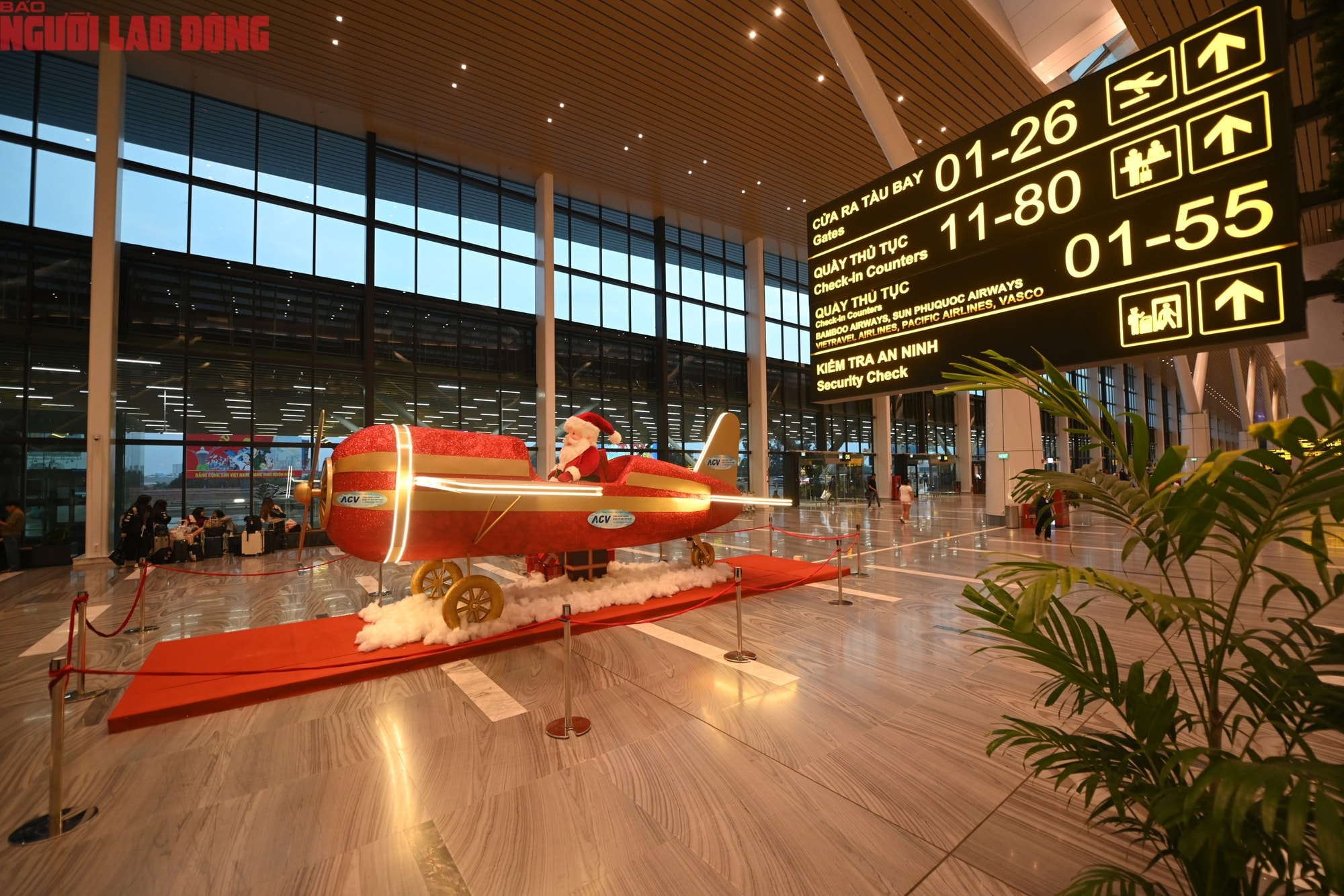 Khám phá những địa điểm vui chơi Giáng sinh tại TP HCM sau cơn mưa lớn - Ảnh 8.