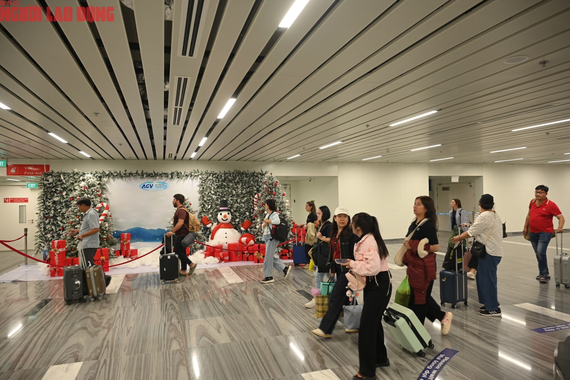 Hết mưa, người dân TP HCM đi chơi lễ Giáng sinh ở đâu? - Ảnh 1.