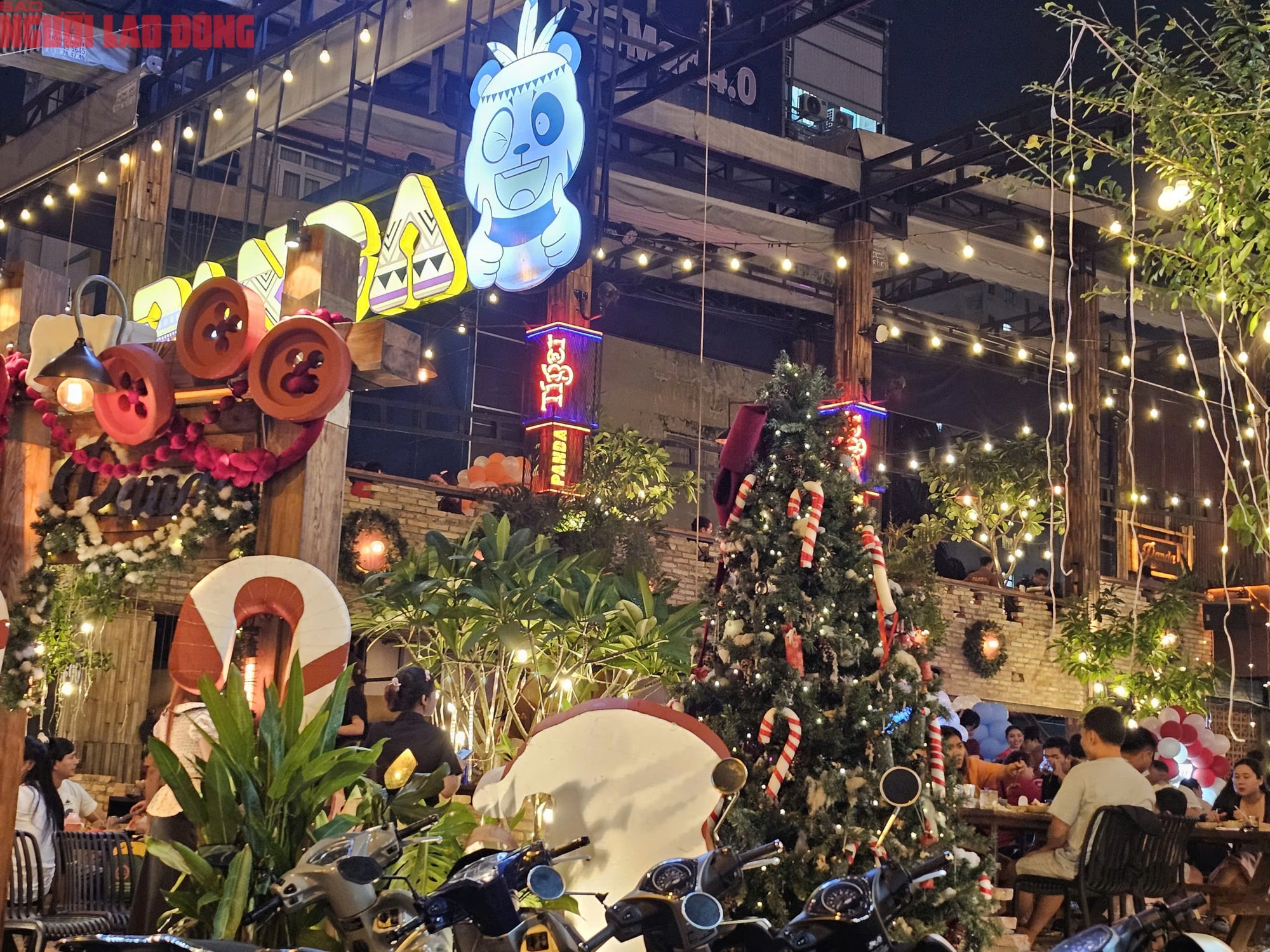 Hết mưa, người dân TP HCM đi chơi lễ Giáng sinh ở đâu? - Ảnh 2.