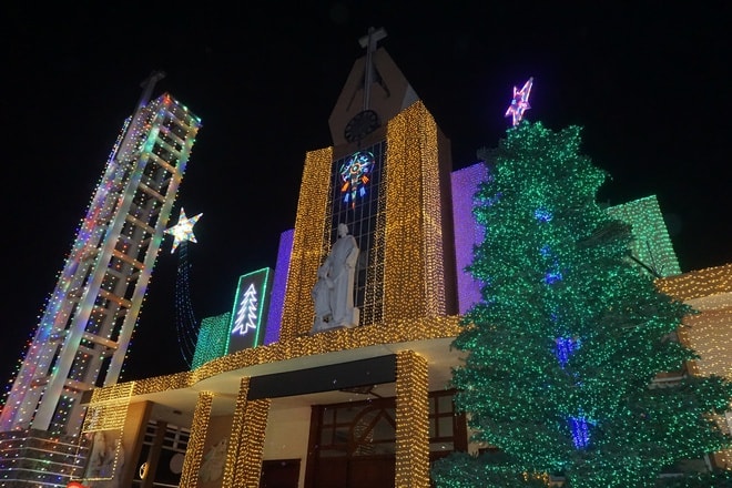 Sự trở lại của những con đường ánh sáng khu xóm đạo Tân Phú sau một năm trầm lắng - Ảnh 10.