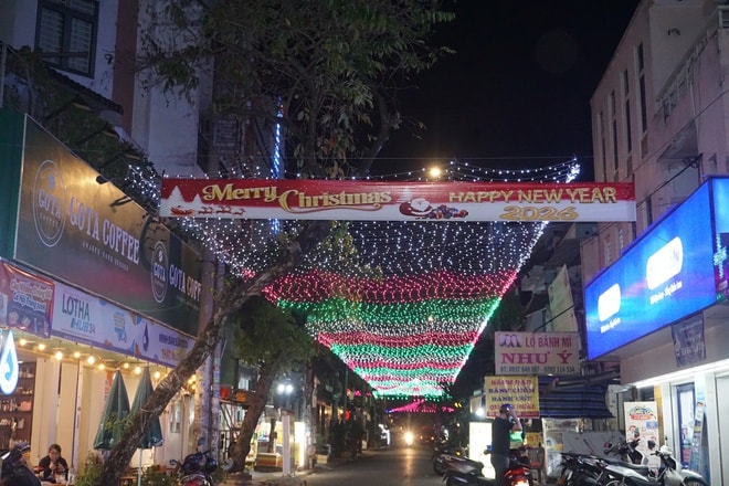 Sự trở lại của những con đường ánh sáng khu xóm đạo Tân Phú sau một năm trầm lắng - Ảnh 4.