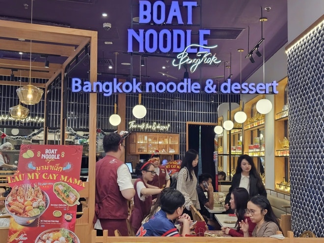 Khám phá những địa điểm vui chơi Giáng sinh tại TP HCM sau cơn mưa lớn - Ảnh 4.