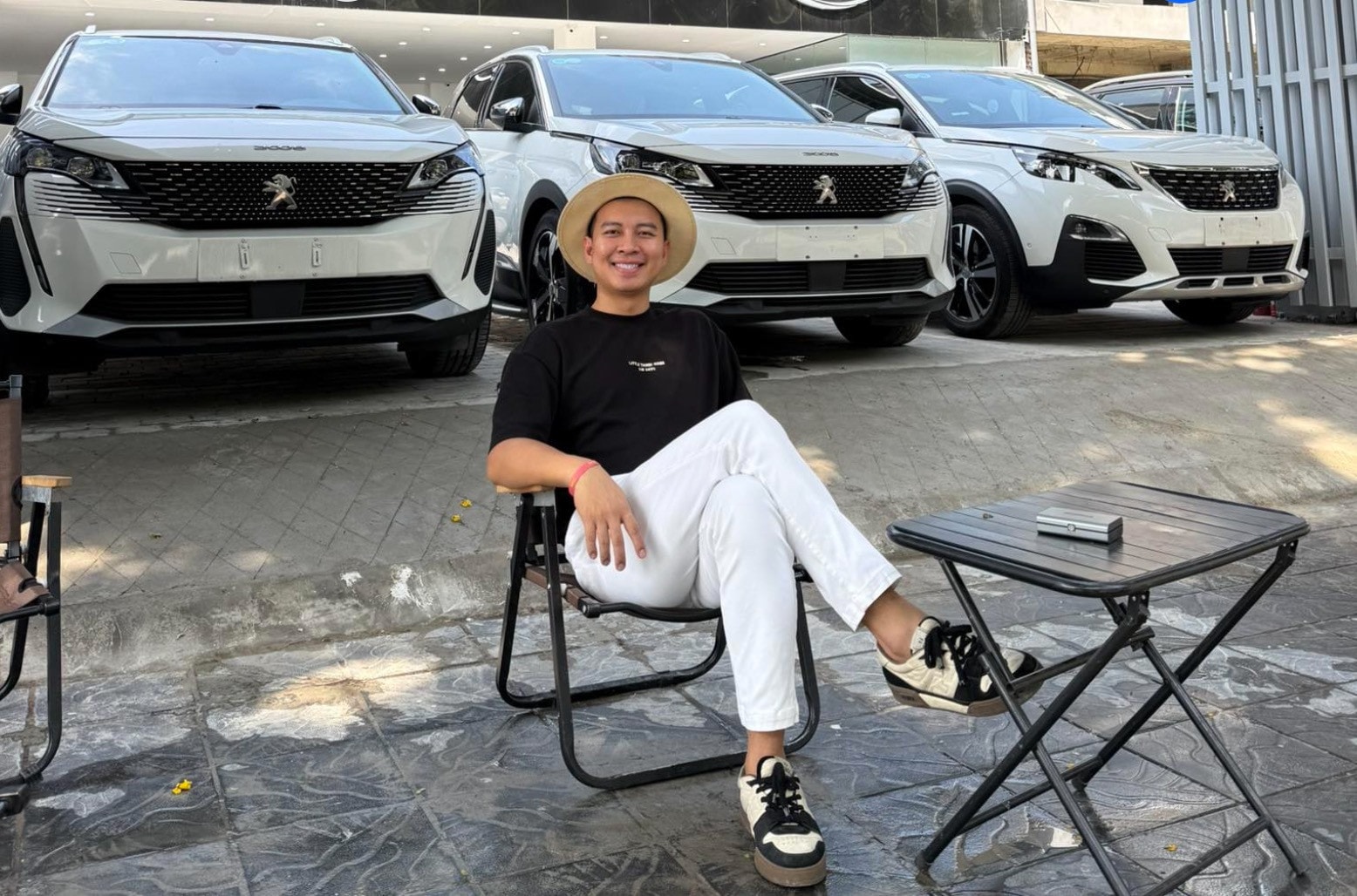 Thái Hòa 88 tên thật là Trịnh Vũ Thái Hòa, sinh sống ở Hà Nội. Anh làm việc trong lĩnh vực kinh doanh ô tô đã qua sử dụng, song được biết đến nhiều với vai trò TikToker với hơn 1,7 triệu follow trên nền tảng này.