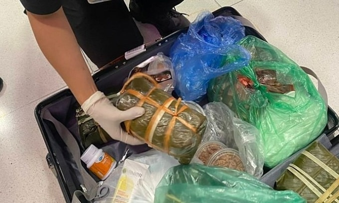 Bên trong chiếc vali bị phát hiện hôm 16/12. Ảnh: Kapook