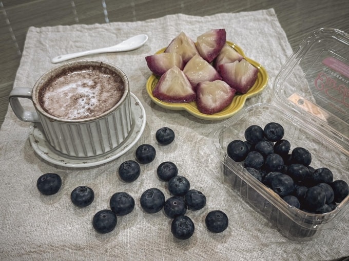 Ăn trái cây tươi nguyên miếng tốt cho làn da. Ảnh: Lam Anh