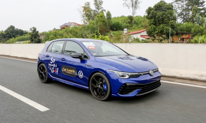 Golf R trong hành trình Car Test của báo VnExpress. Ảnh: Lương Dũng