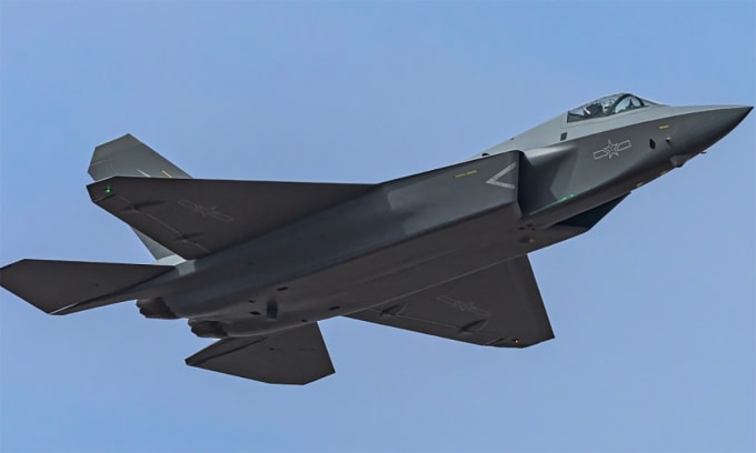 Tiêm kích J-35A bay tại triển lãm hàng không ở Chu Hải, Quảng Đông tháng 11/2024. Ảnh: VCG