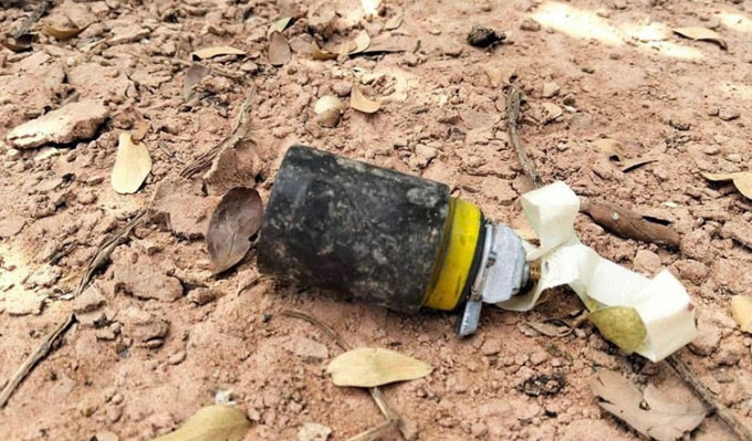 Vỏ đạn con trong đầu đạn chùm M-46, được cho là do quân đội Thái Lan bắn vào lãnh thổ Campuchia ngày 23/12. Ảnh: Khmer Times