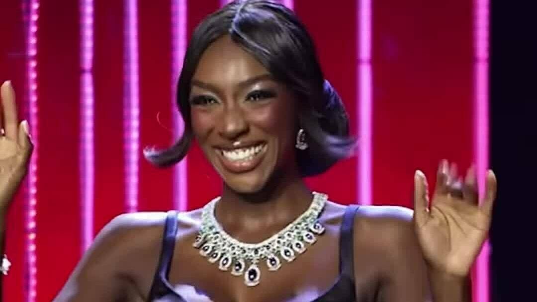 Mỹ nhân Bờ Biển Ngà catwalk trên sân khấu Miss Cosmo