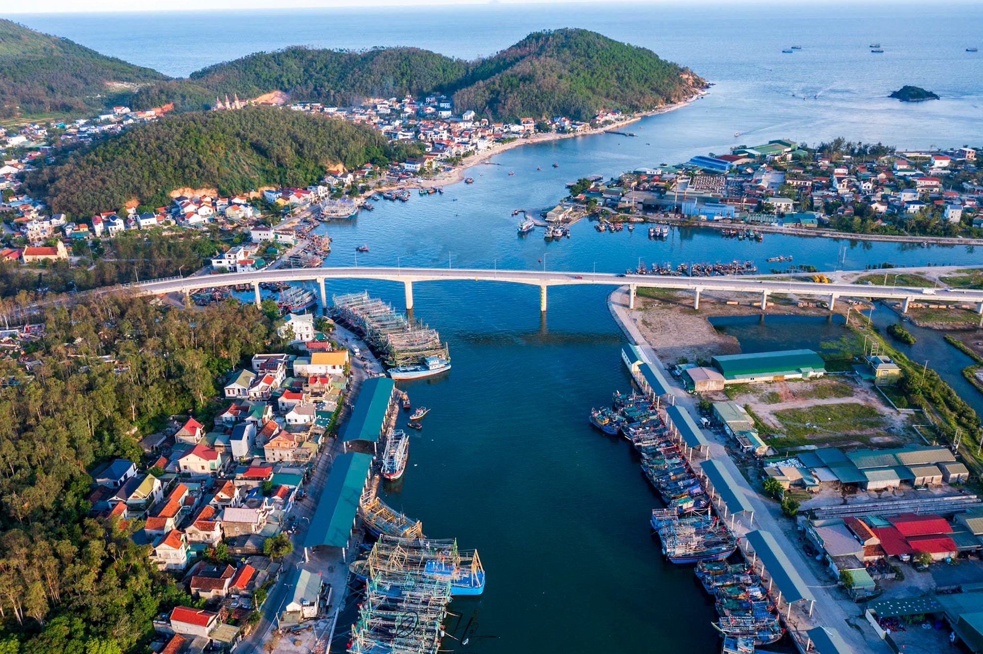 Đường ven biển Nghệ An nhìn từ trên cao