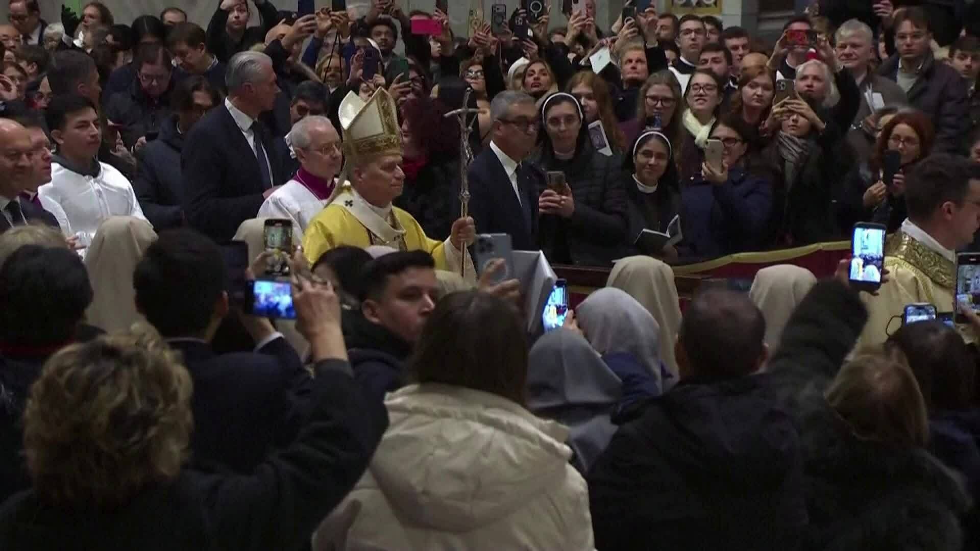 Giáo hoàng Leo XIV lần đầu chủ trì thánh lễ Giáng sinh