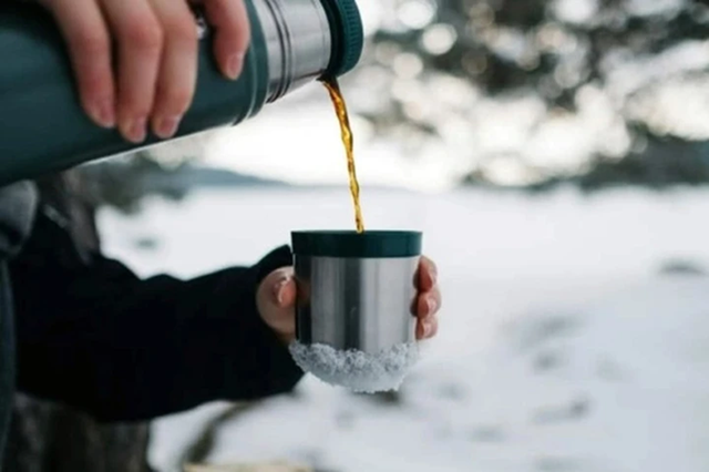 Người đàn ông tử vong vì thói quen uống nước theo cách "lạ đời" 10 năm không bỏ - Ảnh 1.