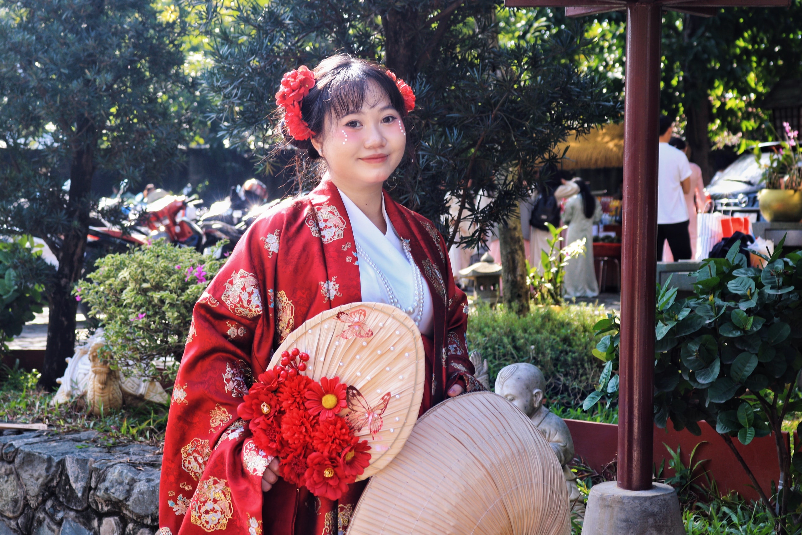 TP HCM: Giới trẻ "lên đồ" chụp ảnh Tết sớm giữa mùa Giáng sinh - Ảnh 7.