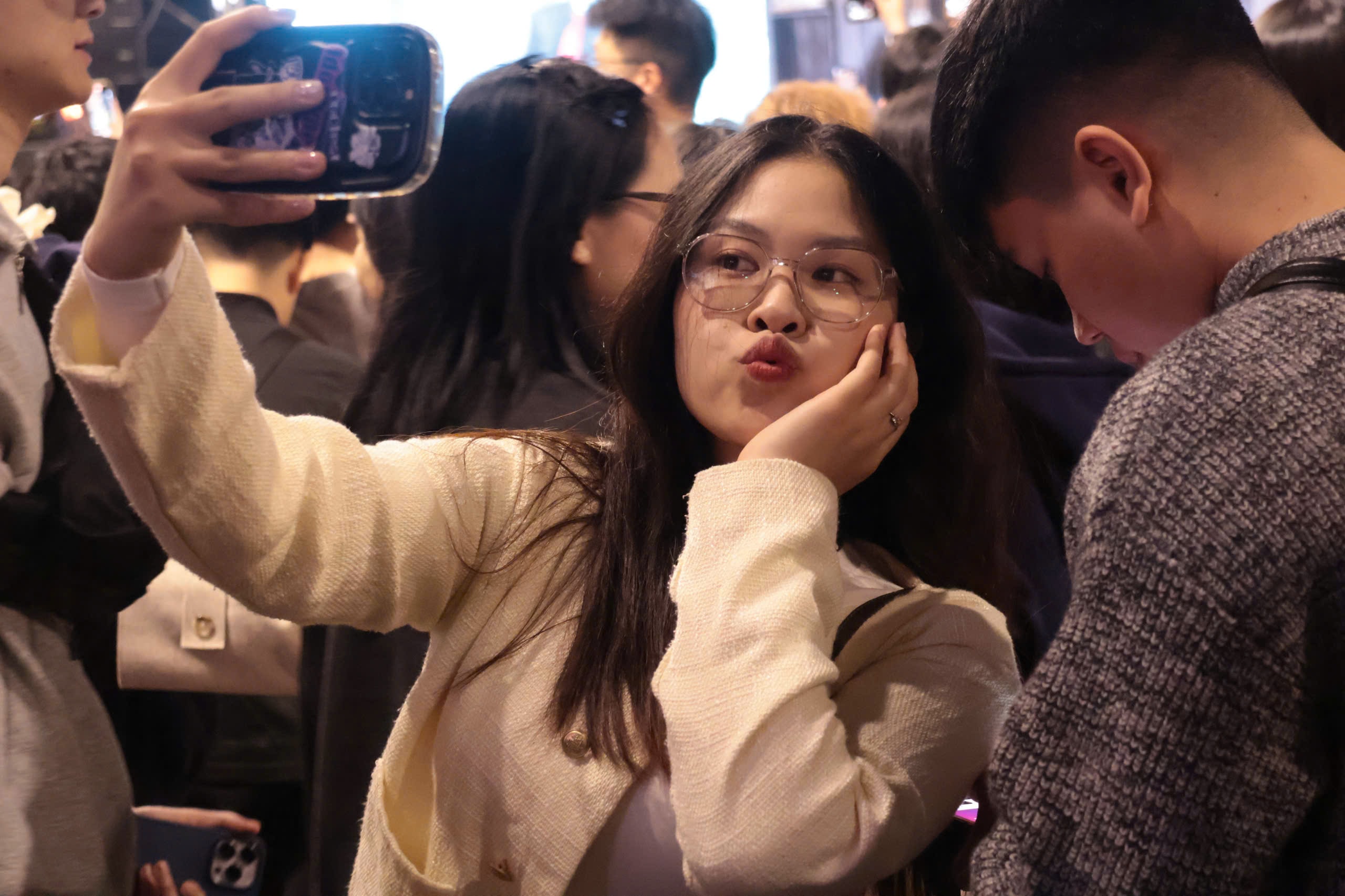 Người dân Hà Nội rộn ràng đón chào Giáng sinh 2025 - Ảnh 5.