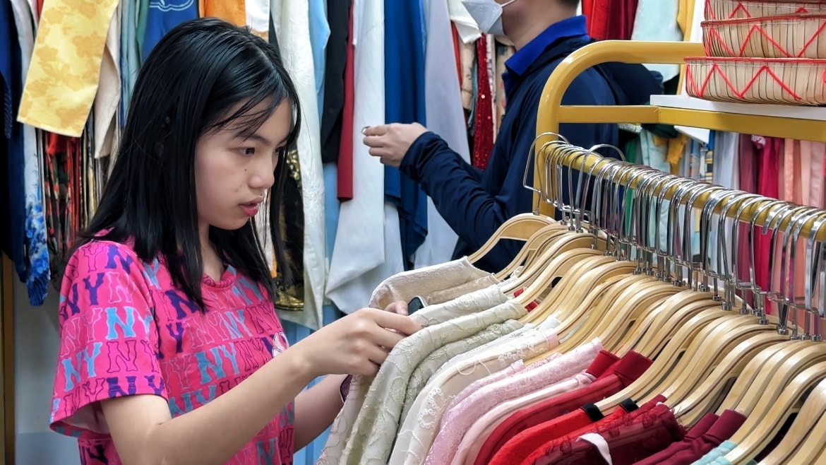 Thu nhập khủng từ cho thuê áo dài chụp ảnh Tết tại TP HCM - Ảnh 5.